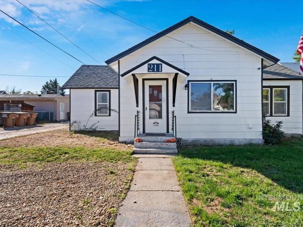 211 W 2nd Street, Emmett, ID 83617
