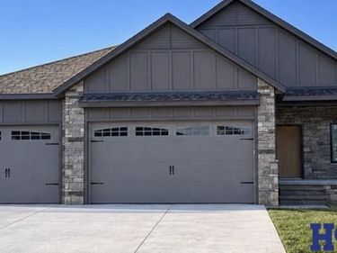 9949 Edgewater Lane, Lincoln, NE 68527