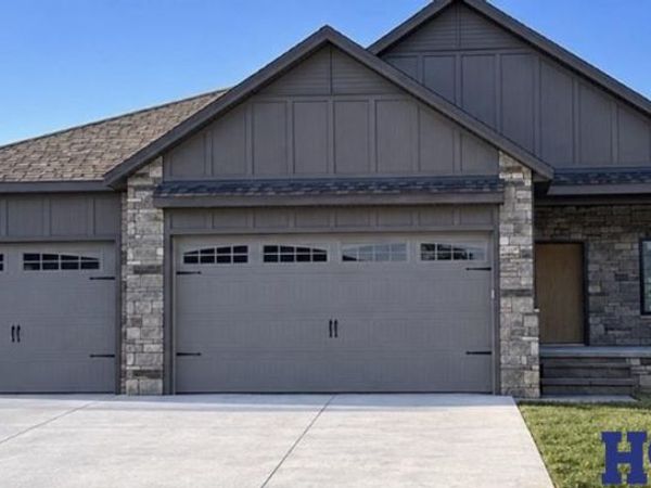 9949 Edgewater Lane, Lincoln, NE 68527