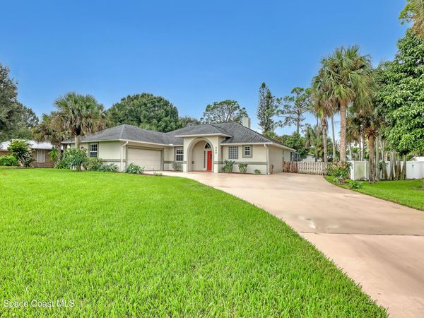 688 Fleming Street , Sebastian, FL 32958