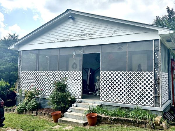 985 CCC Rd , Mc Ewen, TN 37101