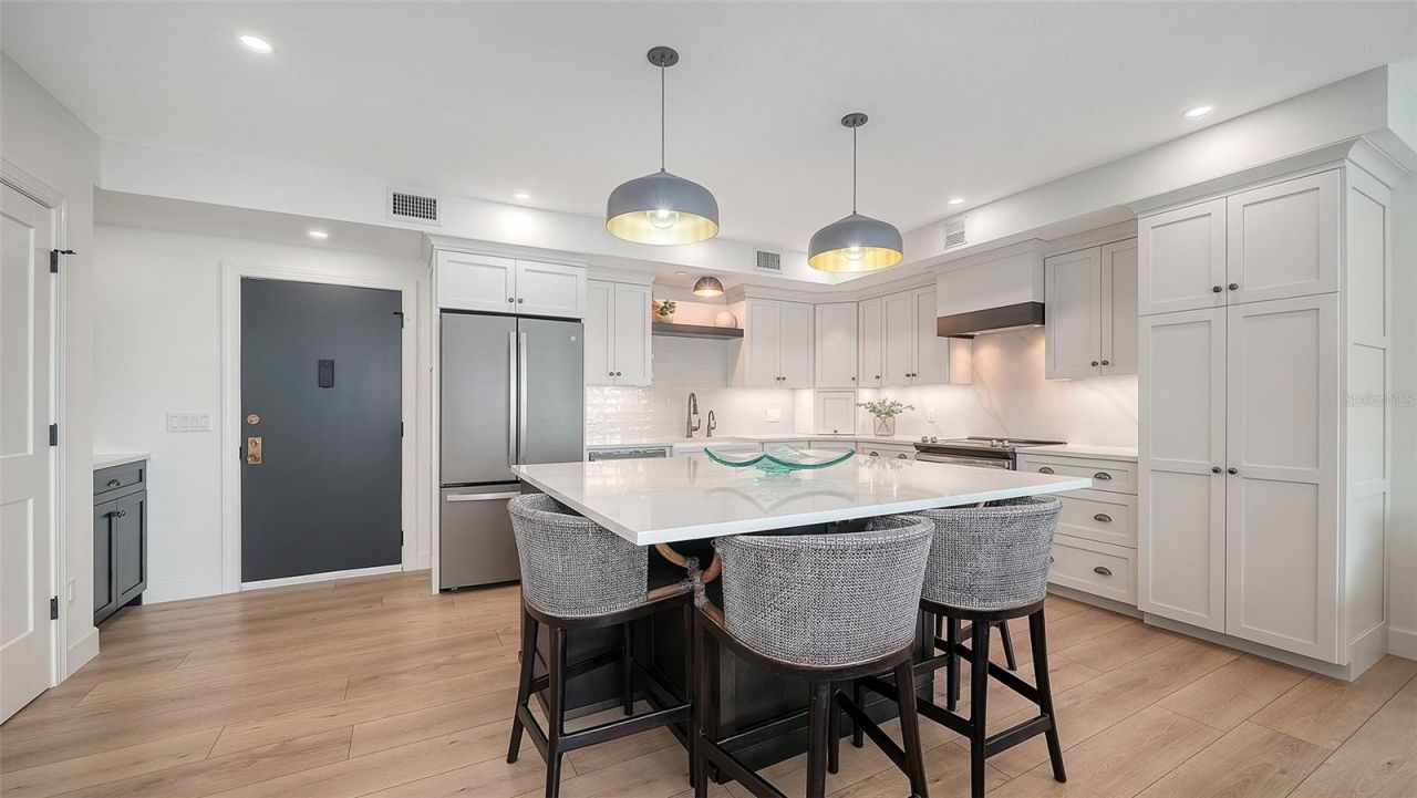1102 Benjamin Franklin Drive, Unit 810, Sarasota, FL 34236 Photo