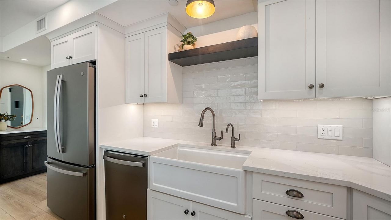 1102 Benjamin Franklin Drive, Unit 810, Sarasota, FL 34236 Photo