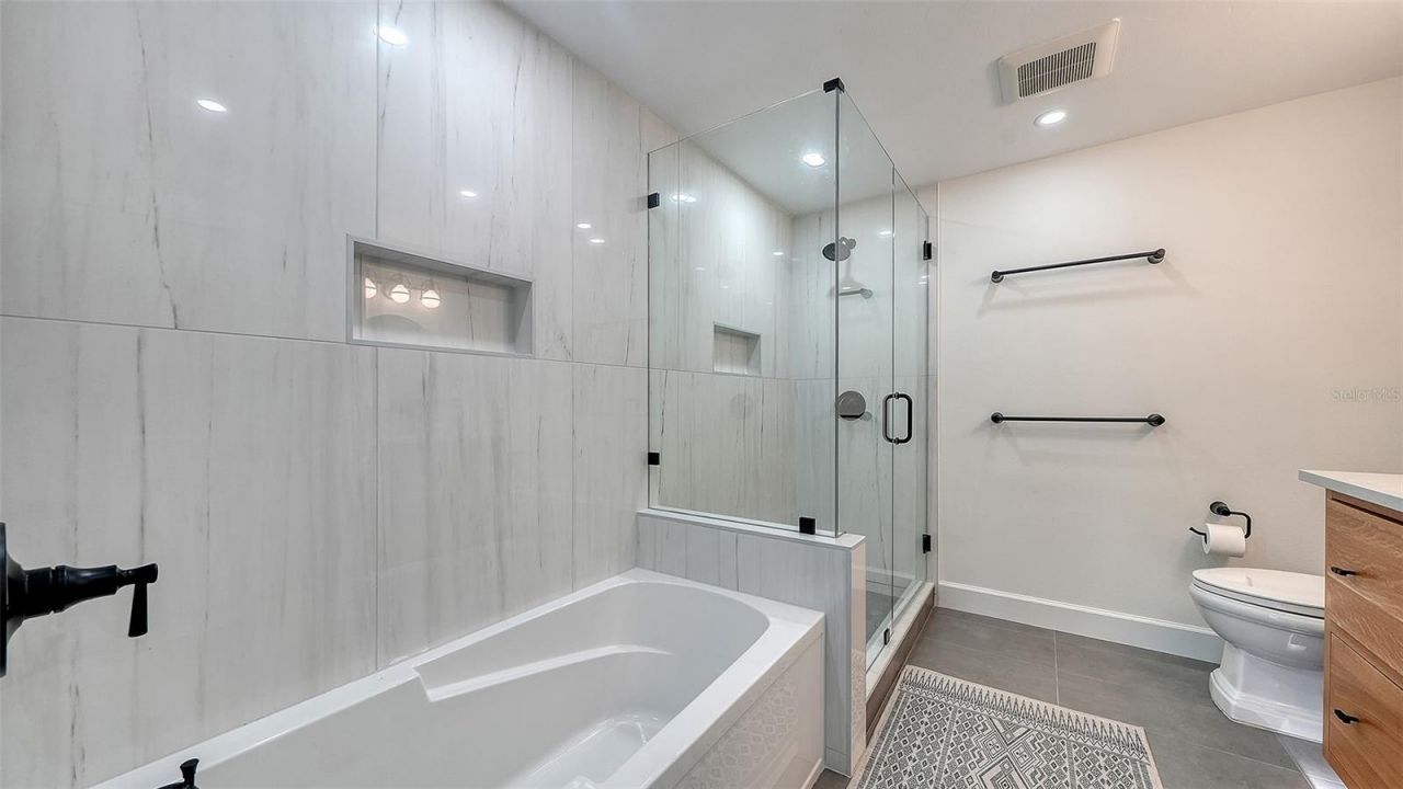 1102 Benjamin Franklin Drive, Unit 810, Sarasota, FL 34236 Photo