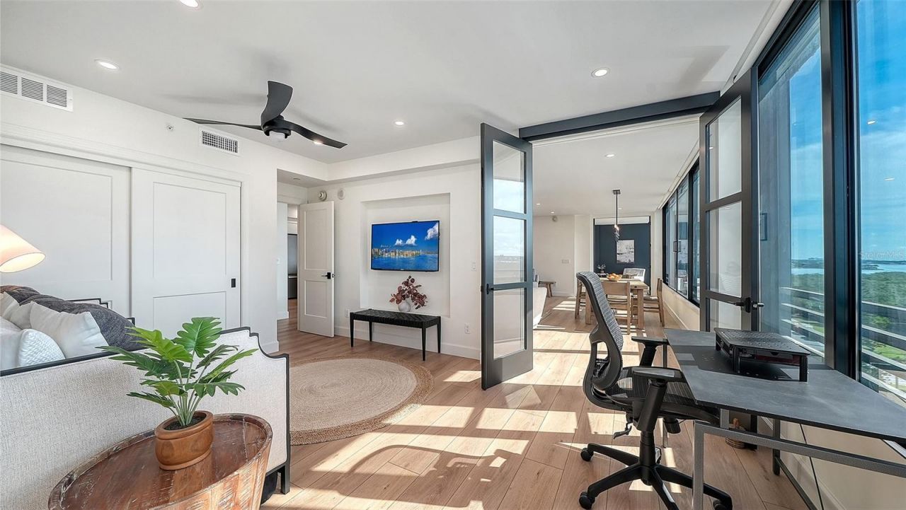 1102 Benjamin Franklin Drive, Unit 810, Sarasota, FL 34236 Photo