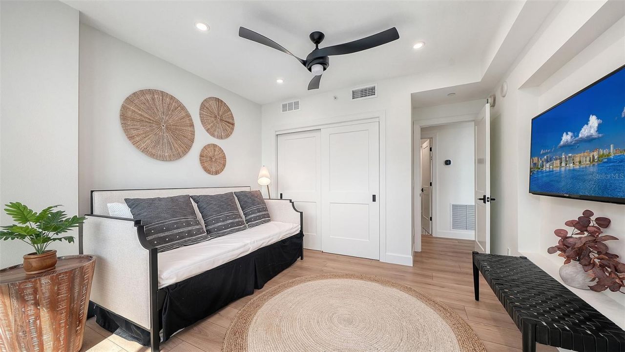 1102 Benjamin Franklin Drive, Unit 810, Sarasota, FL 34236 Photo