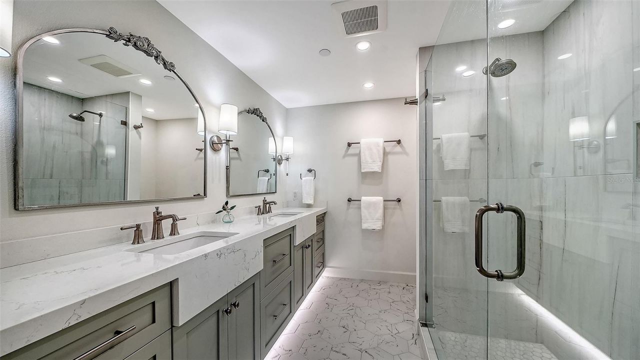 1102 Benjamin Franklin Drive, Unit 810, Sarasota, FL 34236 Photo