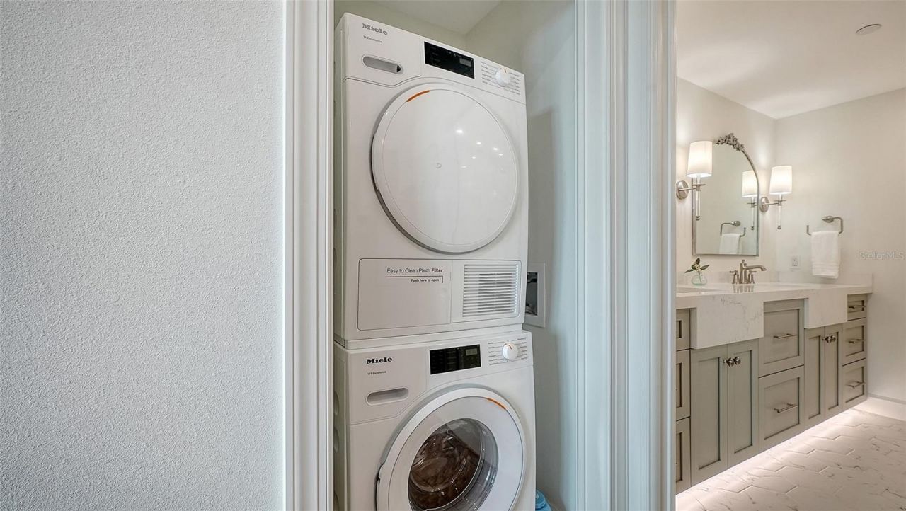 1102 Benjamin Franklin Drive, Unit 810, Sarasota, FL 34236 Photo