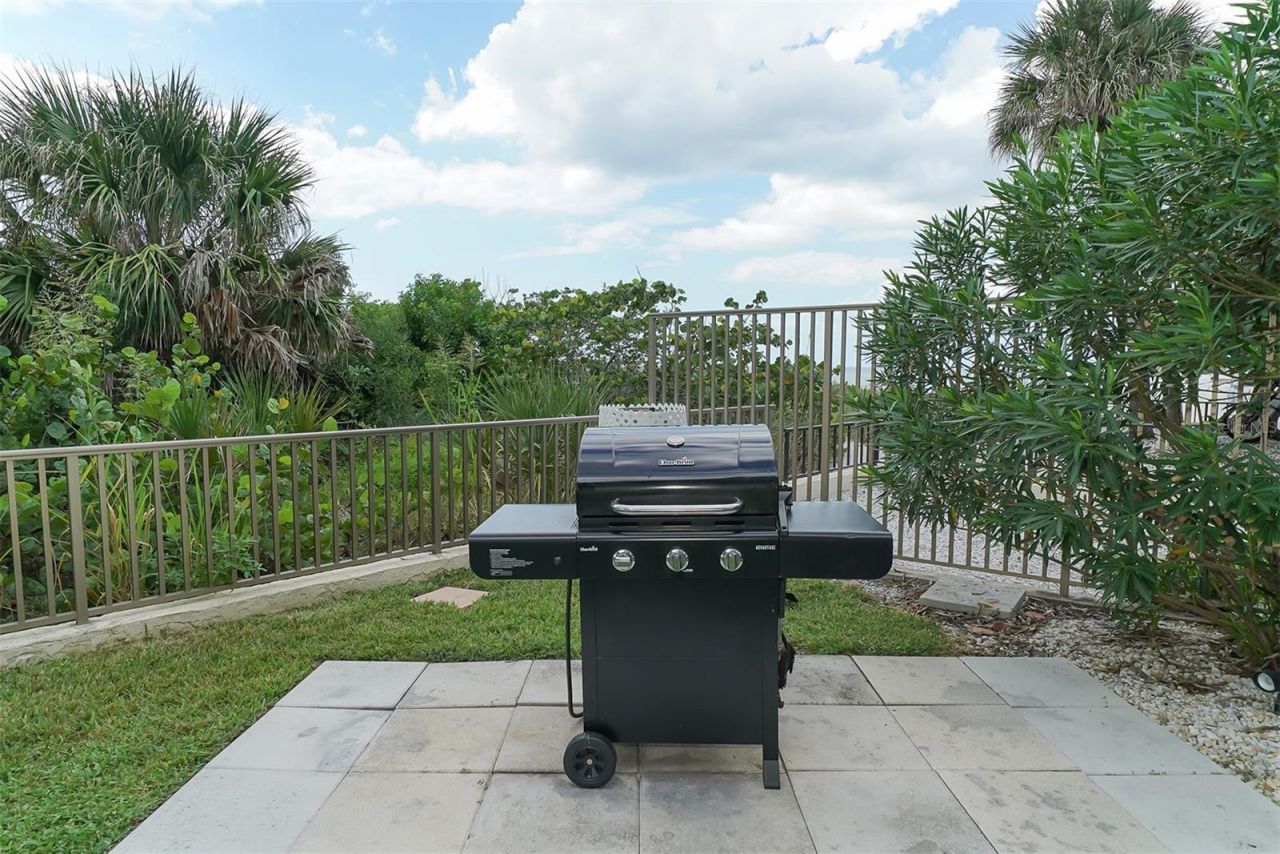 1102 Benjamin Franklin Drive, Unit 810, Sarasota, FL 34236 Photo