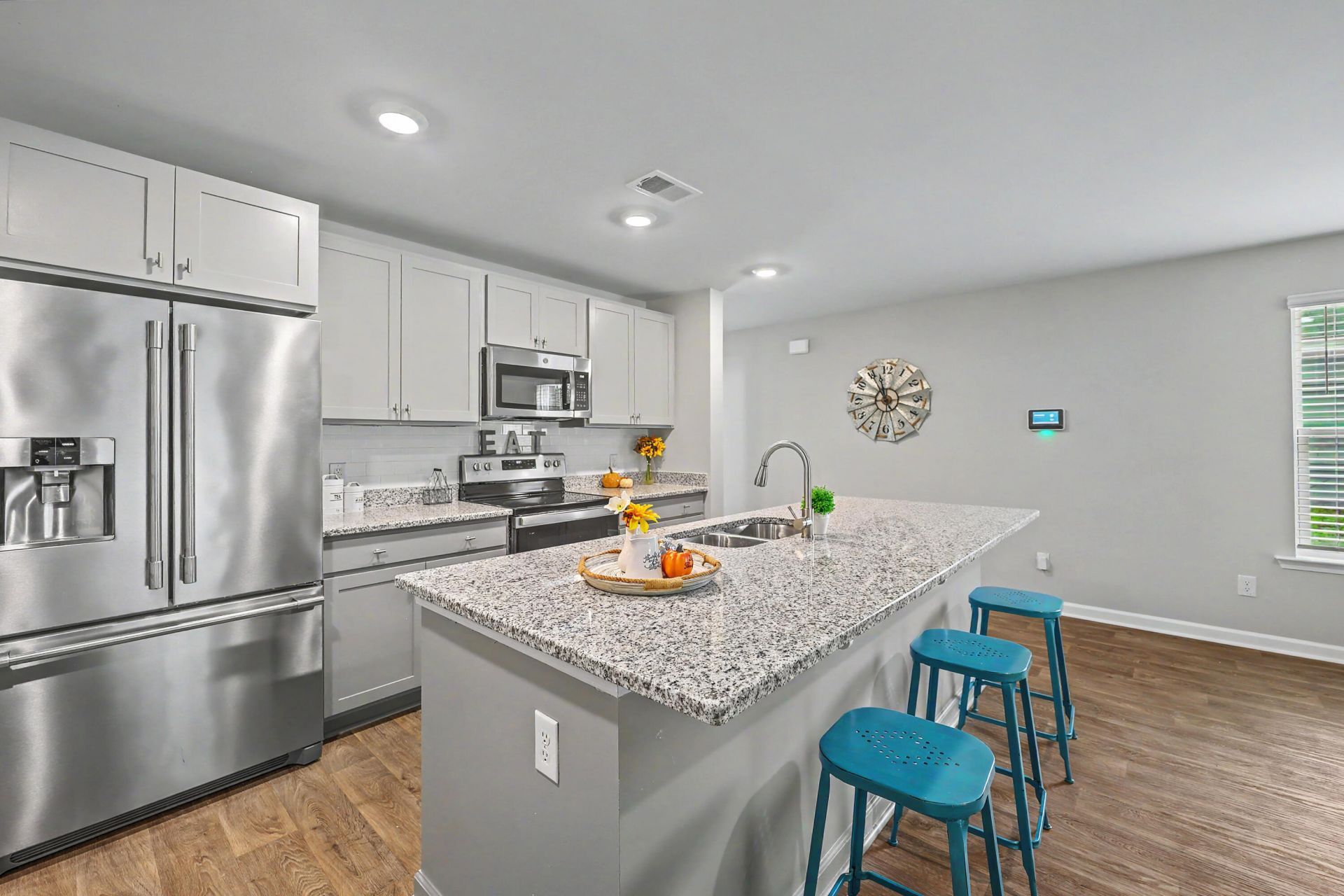 606 Red Mulberry Road Photo 4