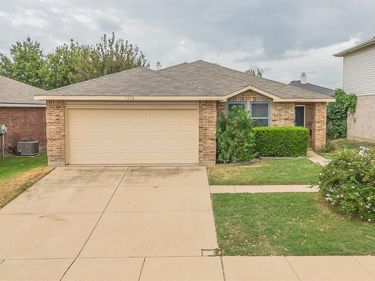 1016 Stone Chapel Way, Fort Worth, TX 76179