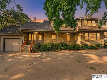 2006 Harlan Drive, Bellevue, NE 68005