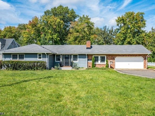 690 New Durham Rd, Metuchen, NJ 08840