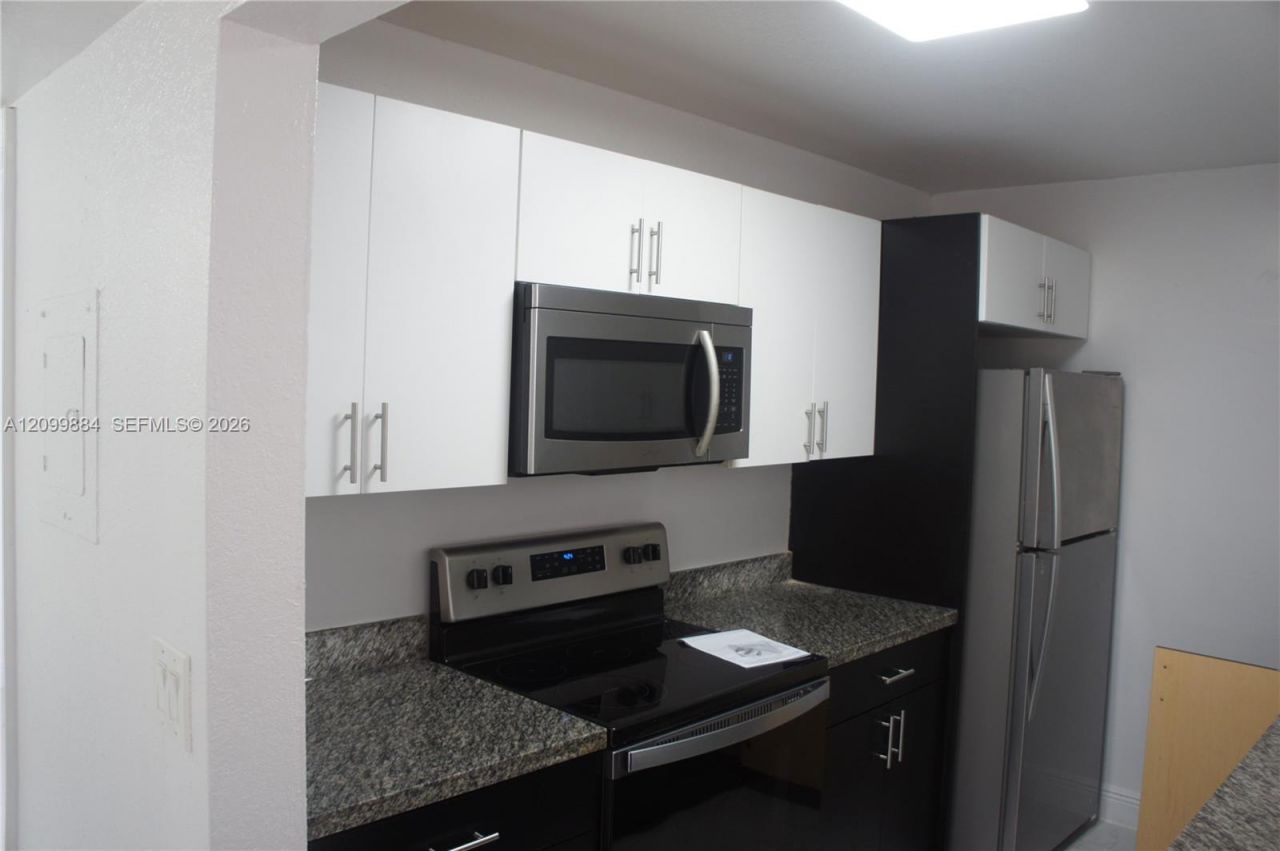 10393 N Kendall Dr, Unit U8, Miami, FL 33176 Photo