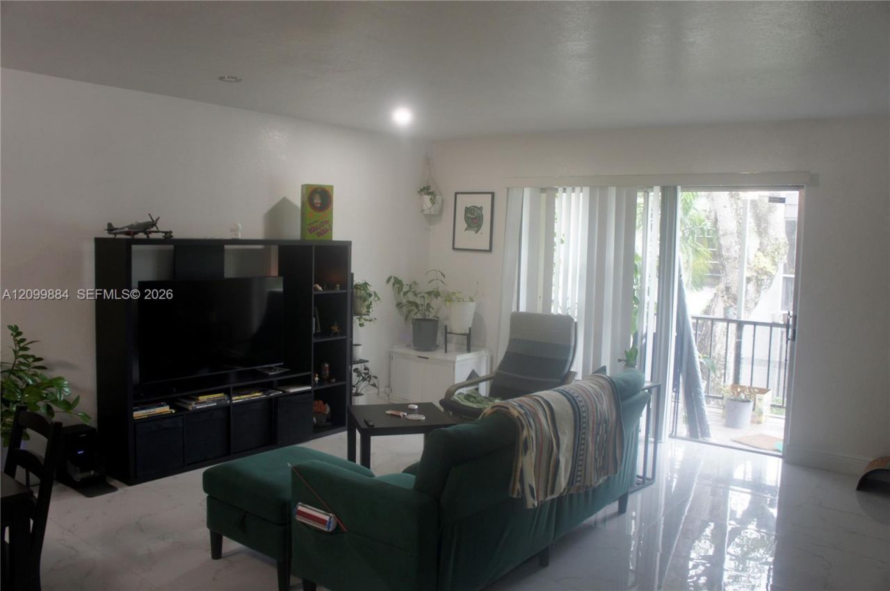 10393 N Kendall Dr, Unit U8, Miami, FL 33176 Photo