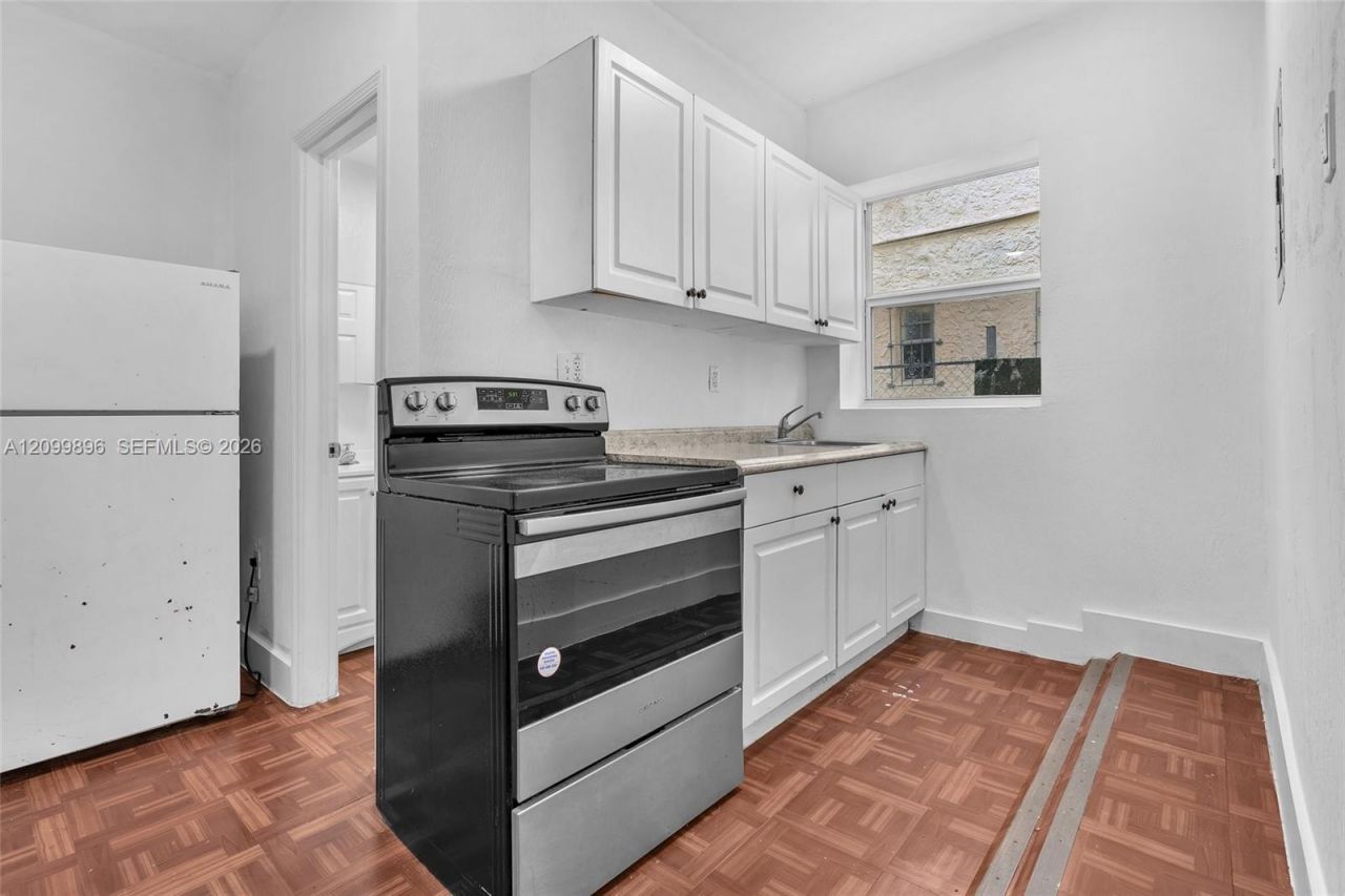 871 SW 3rd St , Miami, FL 33130 Photo