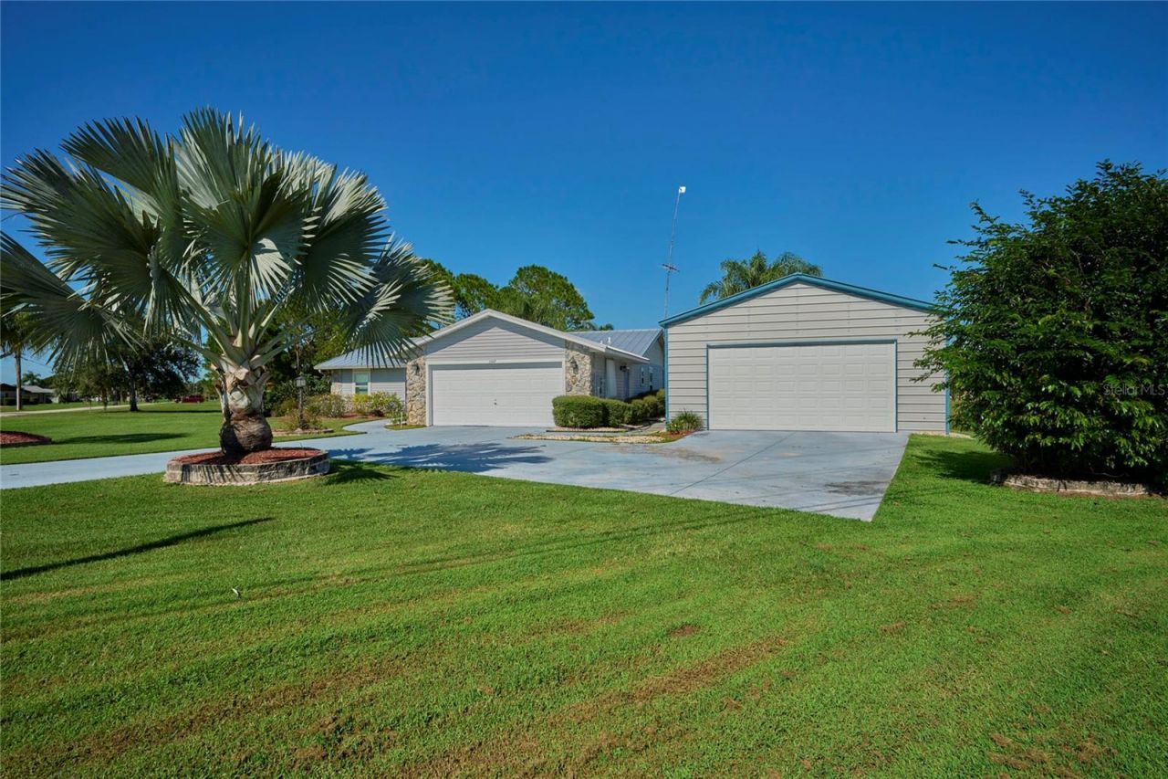 6449 Avocado Drive , Indian Lake Estates, FL 33855 Photo