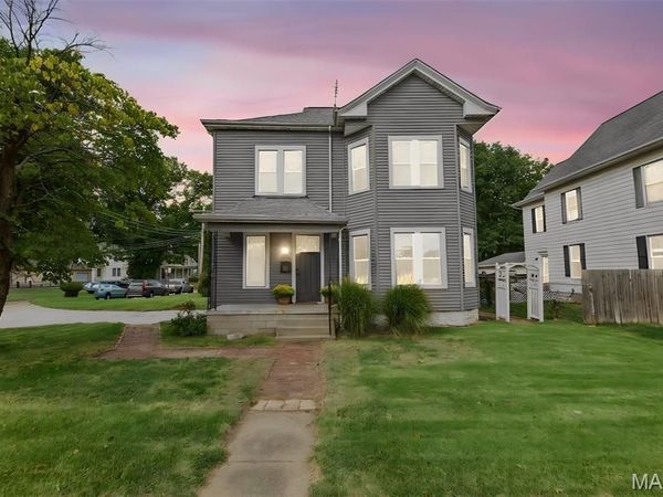 3010 College Avenue , Alton, IL 62002