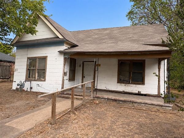 808 W 11th Avenue , Corsicana, TX 75110
