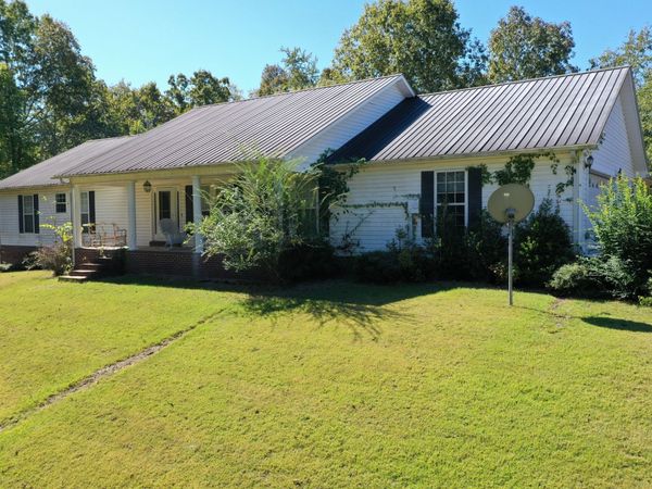 112 Phillips Dr , Linden, TN 37096