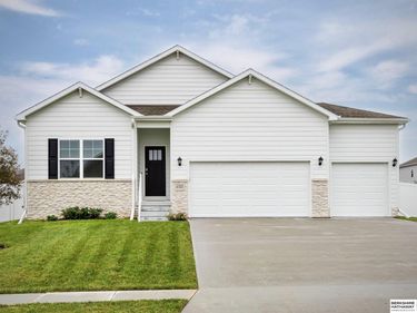 6303 Clear Creek Street, Papillion, NE 68157