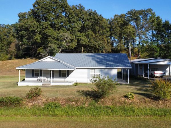 2036 State Line Road, Golden, MS 38847