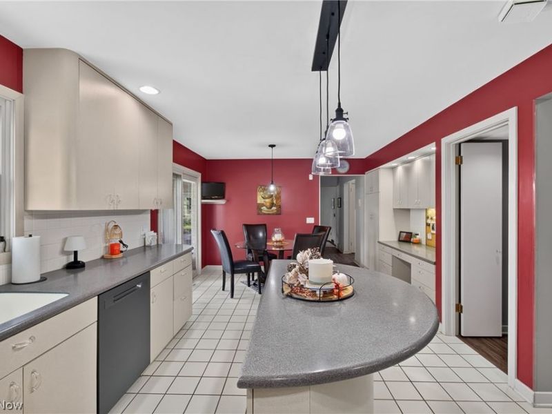 4745 Tanglewood Circle NE, Canton, OH 44714 Photo 19
