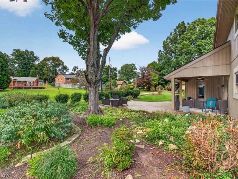 4745 Tanglewood Circle NE, Canton, OH 44714 Photo 3