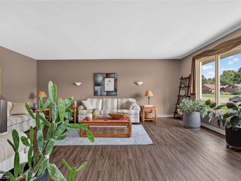 4745 Tanglewood Circle NE, Canton, OH 44714 Photo 9