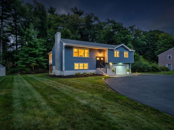 8 Willowdale Dr, Lynnfield, MA 01940