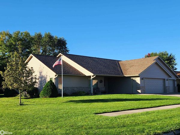 3399 Saratoga Court, Mason City, IA 50401
