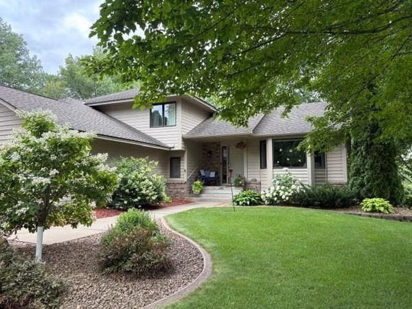 1205 Hilloway Circle, Burnsville, MN 55306