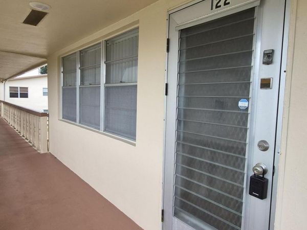 122 Canterbury E, West Palm Beach, FL 33417