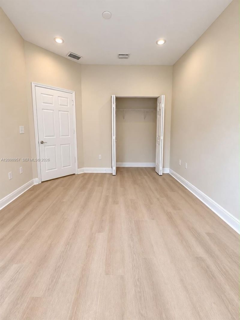 3200 Stirling Rd , Unit F6, Hollywood, FL 33021 Photo