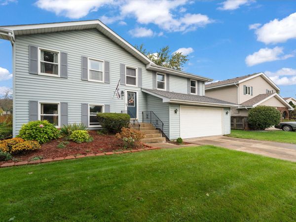 1250 Woodhollow Court, Schererville, IN 46375