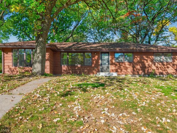 43 Suzanne Avenue, Vadnais Heights, MN 55127