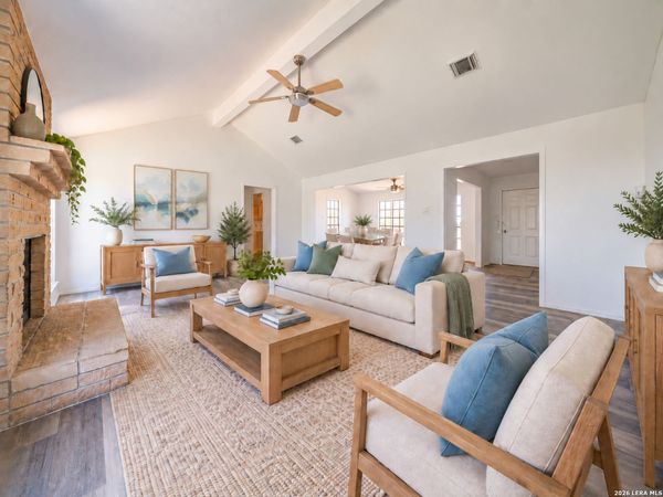 475 FM 2200 W, Devine, TX 78016