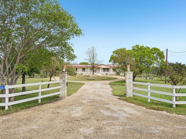 250 Wharton Rd, Kerrville, TX 78028