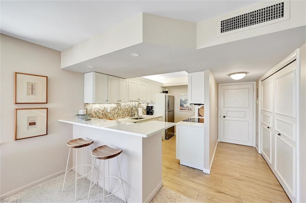 2150 Gulf Shore Blvd N, Unit 703, Naples, FL 34102 Photo