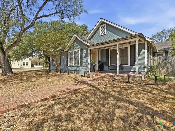 505 E Houston Street , Luling, TX 78648