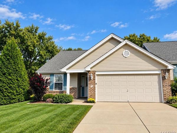 14 Quiet Meadow Court, St Peters, MO 63376