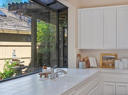 11380 Huntington Village Ln, Gold River, CA 95670 Photo