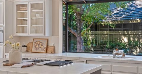 11380 Huntington Village Ln, Gold River, CA 95670 Photo