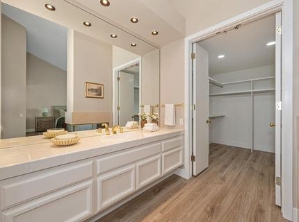 11380 Huntington Village Ln, Gold River, CA 95670 Photo