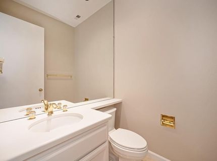 11380 Huntington Village Ln, Gold River, CA 95670 Photo