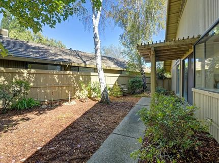 11380 Huntington Village Ln, Gold River, CA 95670 Photo