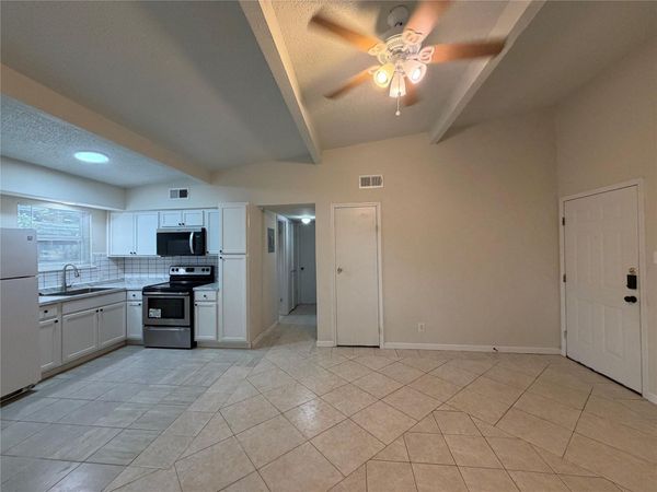 1100 N Meadows DR, Unit 104, Austin, TX 78758