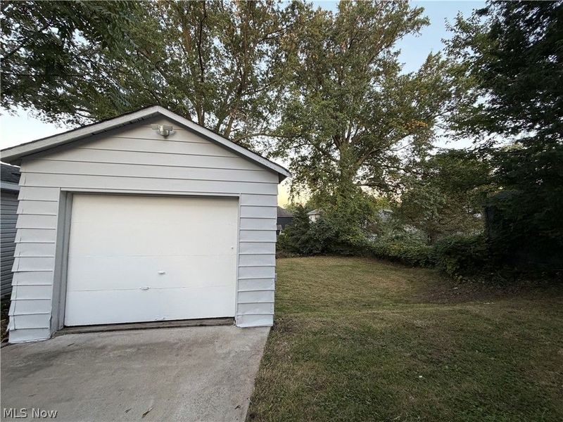 409 The Brooklands Avenue, Akron, OH 44305 Photo 5