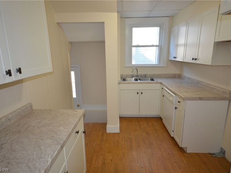 409 The Brooklands Avenue, Akron, OH 44305 Photo 6