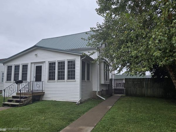 809 Hedge Avenue, Burlington, IA 52601